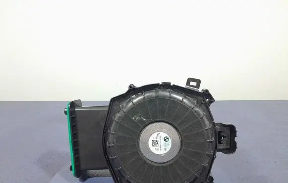 BMW X3 E83 Subwoofer speaker 6811926
