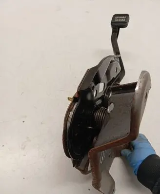 Infiniti QX56 Handbrake/parking brake lever assembly 0505A