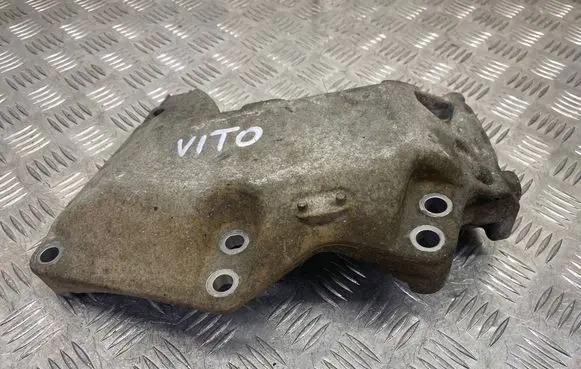 Mercedes-Benz Vito Viano W447 Engine mounting bracket A6222230001 112318576R