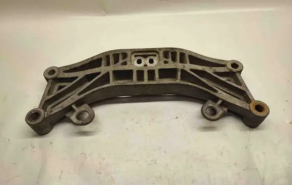 Dodge Challenger Gearbox mounting bracket P68170323AA 68170323AA