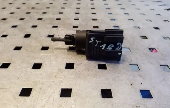 Volkswagen Touran I Brake pedal sensor switch 3B0945511A