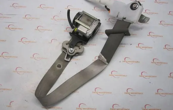 Nissan Leaf I (ZE0) Front seatbelt 620696400A 618538000B