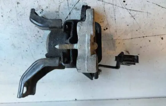 Toyota Auris E180 Engine mount bracket