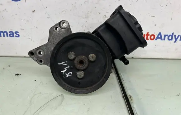 BMW X5 E53 Power steering pump 6756930 32416756930