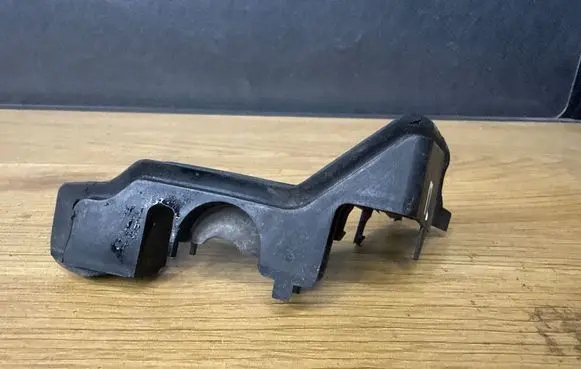 BMW 3 E90 E91 Engine compartment rubber 7142050