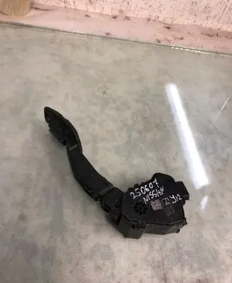 Nissan Qashqai J12 Accelerator throttle pedal 180026ua3b