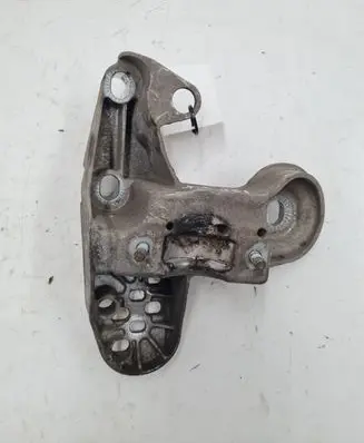 Audi A4 S4 B7 8E 8H Engine mounting bracket 8E0199351