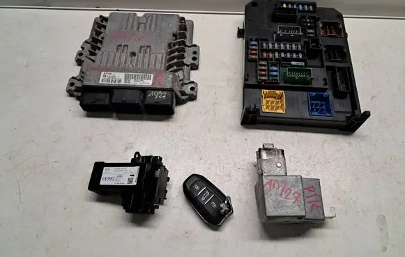 Citroen C4 II Picasso Engine ECU kit and lock set 9804127280 9806098680