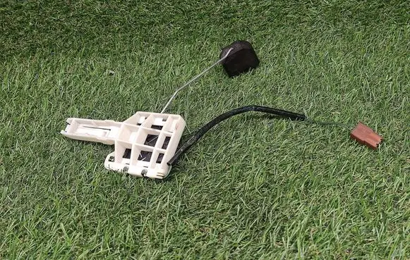 Volkswagen Touareg I Fuel level sensor 7L0919673D 221842003