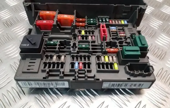 BMW 1 E81 E87 Fuse module 9119446