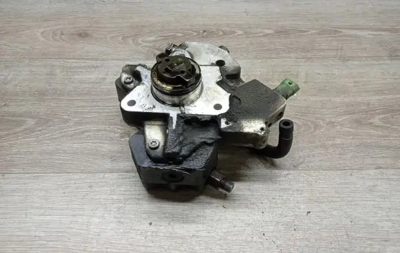 Volvo S80 Fuel injection high pressure pump 0445010111 30756125