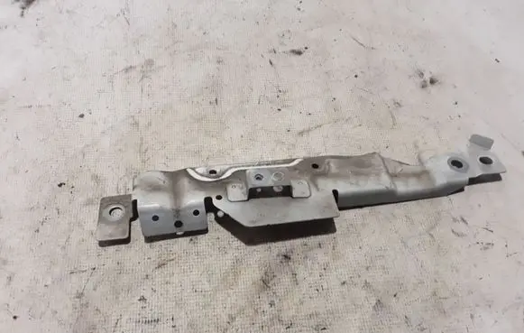 Volvo S90, V90 Fender mounting bracket 31416627