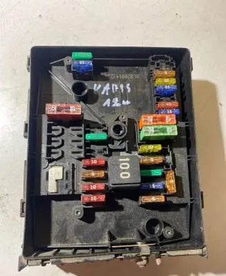 Volkswagen Caddy Fuse box set 1K0937806D 5K0937800L 2K0977820A