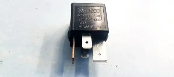 Volkswagen Caddy Other relay 1K0951253A V23134-J52-X430