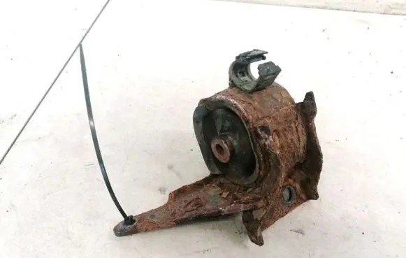 Toyota Avensis Verso Engine mount bracket