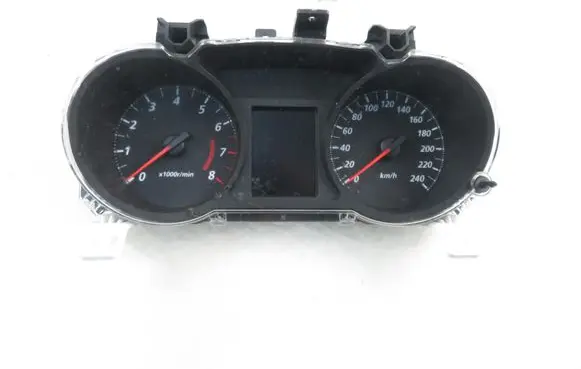 Mitsubishi Lancer VIII Speedometer (instrument cluster) 8100C331