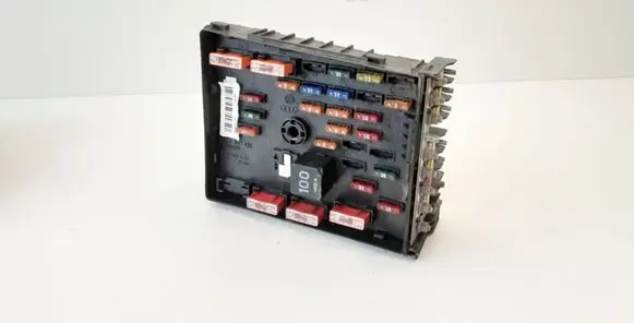 Volkswagen PASSAT B6 Fuse module 3C0937125 63592777