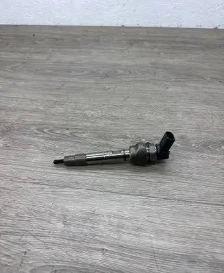 BMW 3 F30 F35 F31 Fuel injector 0445110743 8514148