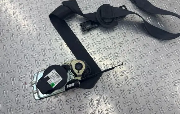 Volkswagen PASSAT B8 Front seatbelt 631627100D
