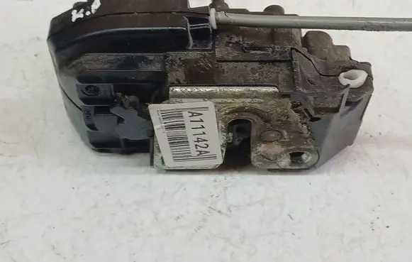 Nissan Qashqai Front door lock 