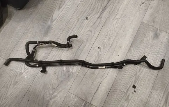 Porsche Cayenne (92A) Engine coolant pipe/hose 7P5122447M 3017605 3016825