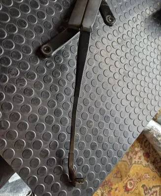 Porsche Cayenne (92A) Front wiper blade arm 3392125795