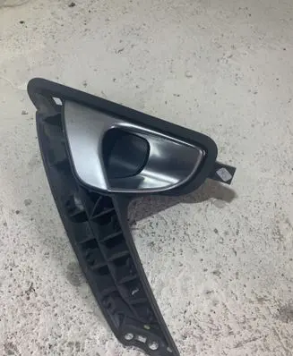 Nissan Primera Rear door interior handle Z50252000 80670BA