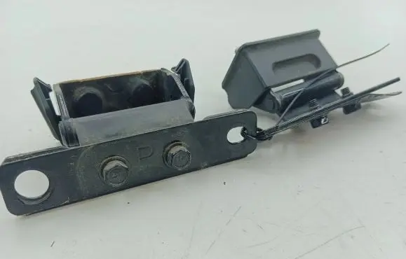Infiniti FX Tailgate/trunk/boot hinge