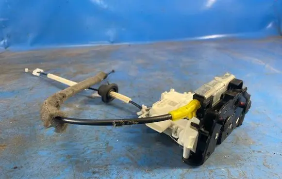 Audi A4 S4 B8 8K Front door lock 8K0839015F