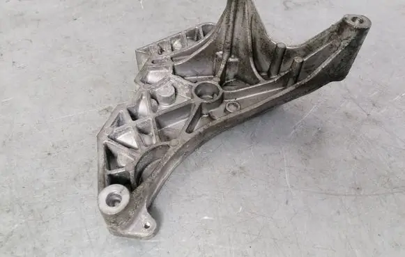 Volkswagen PASSAT CC Engine mounting bracket 03L199207