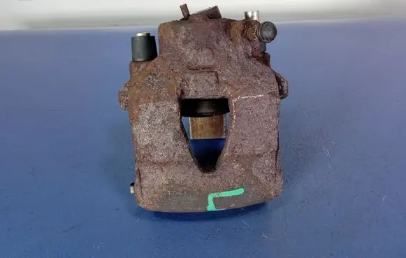 Volkswagen Golf IV Front brake caliper