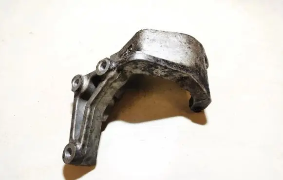 Ford Escort Engine mounting bracket 958f3k738