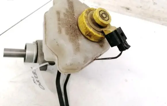 Subaru Forester SG Brake fluid reservoir 