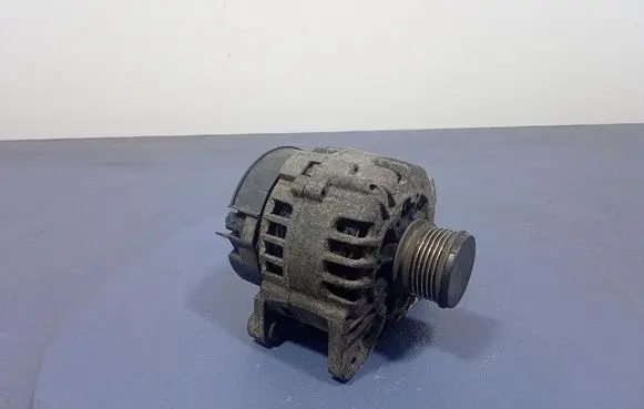 Dacia Logan I Generator/alternator 8200537415B