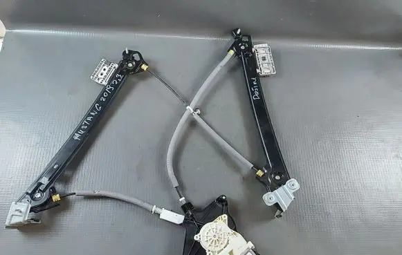 Ford Mustang VI Front door window regulator with motor FR3B6323200AT C22254