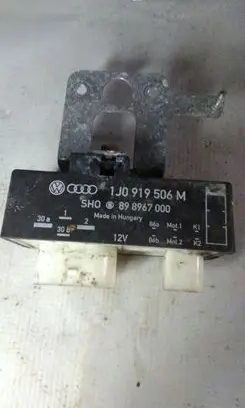 Skoda Fabia Mk2 (5J) Coolant fan relay 1J919506M