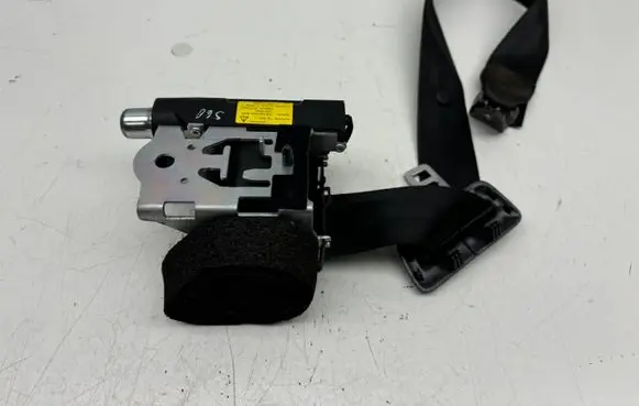 Volvo S60 Rear seatbelt 39818856