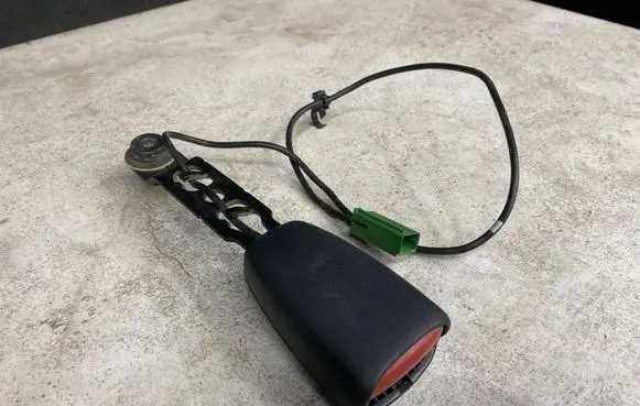 Volvo V50 Front seatbelt buckle 738699