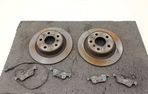 BMW 2 F46 Rear brake disc 6865612 6861013