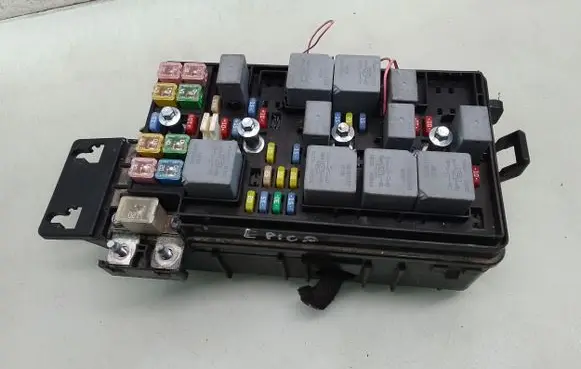 Chevrolet Epica Fuse module 96646698