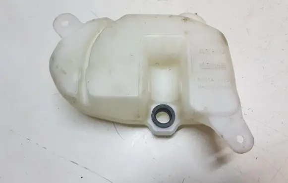 Mitsubishi Pajero Sport I Windshield washer fluid reservoir/tank 860141145