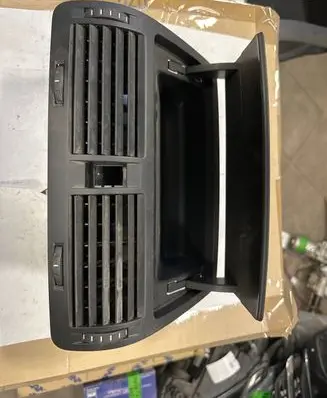 Skoda Octavia Mk2 (1Z) Dash center air vent grill 8Z0820051 2811200