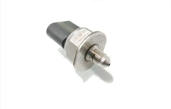 BMW 3 E90 E91 Fuel pressure sensor 7537319