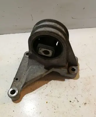 Volvo V70 Engine mount bracket 8649597 8683286