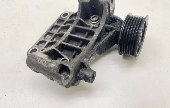 Audi A4 S4 B7 8E 8H Engine mounting bracket 059903143K