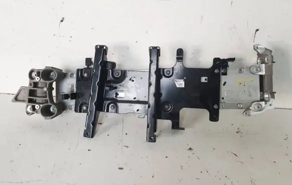 Citroen C4 III e-C4 Engine mount bracket 9857158280