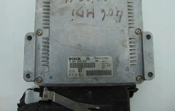 Peugeot 406 Engine control unit/module 9635158180 0281010252