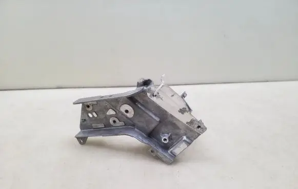 Headlight/headlamp mounting bracket