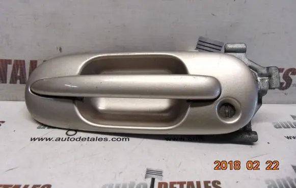 Honda CR-V Front door exterior handle