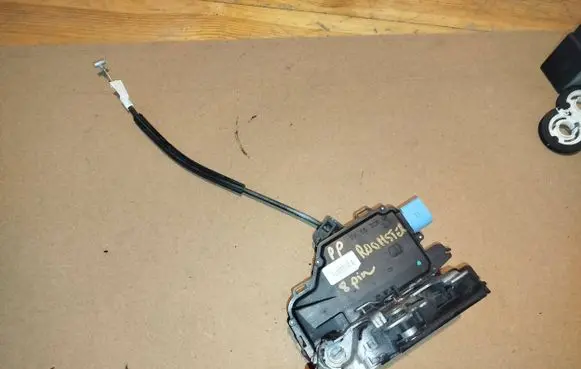 Skoda Roomster (5J) Front door lock 3B2837016AB 90802261 CZWL3A01200